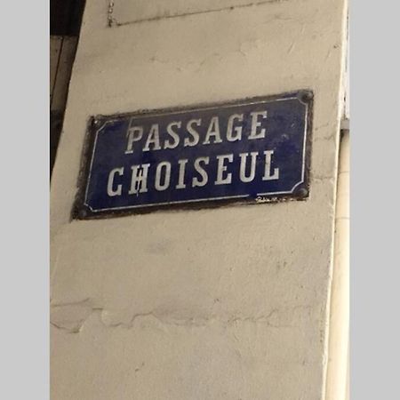 French Typical Apartment Paris Exterior foto