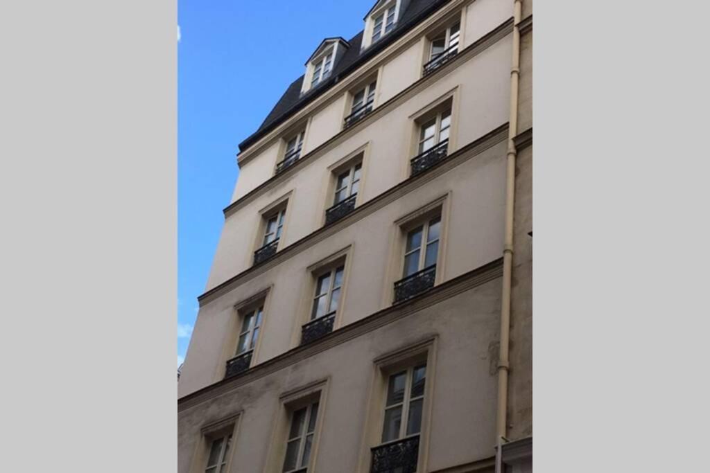 French Typical Apartment Paris Exterior foto